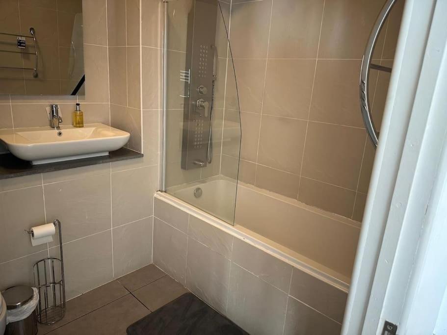 Flat 303 One Bedroom Apartment Бірмінгем Екстер'єр фото